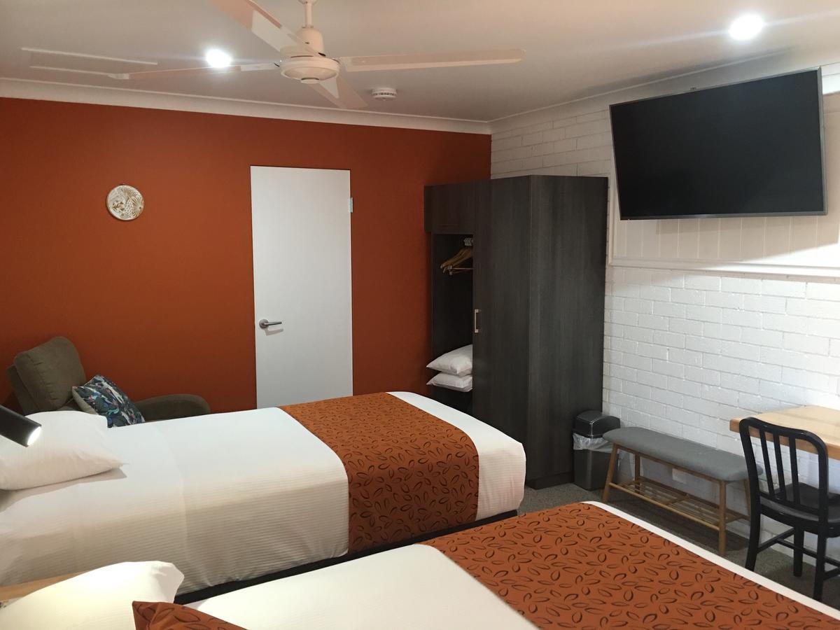 Gin Gin Village Motor Inn Motel Qld Exterior photo