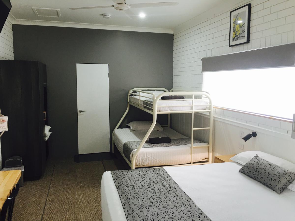 Gin Gin Village Motor Inn Motel Qld Exterior photo